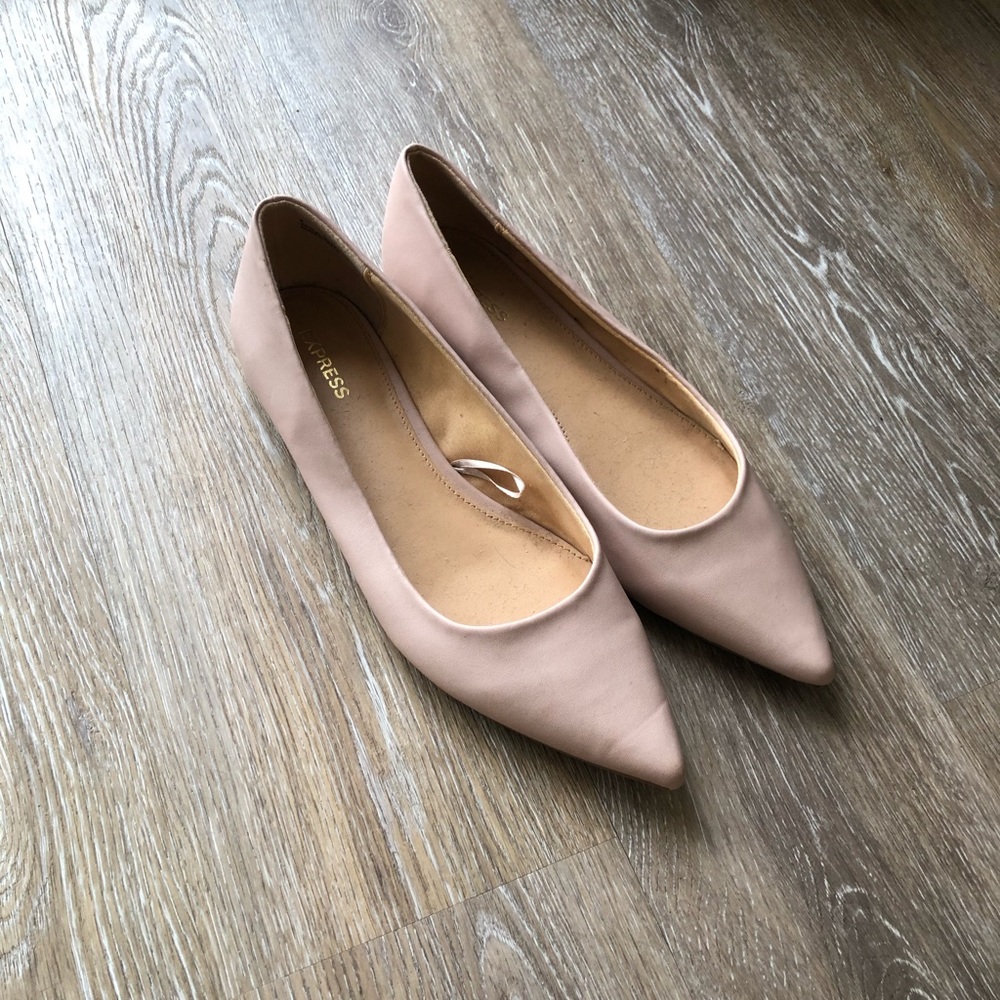 Like New Pale Pink/Nude Express flats Sz 9